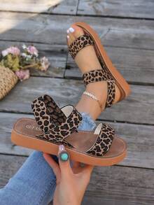 1 par de sandalias de una correa con estampado de leopardo para adolescentes, sandalias planas de punta abierta y sin talón, estilo campus - Multicolor - Ver 5