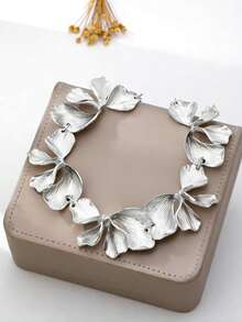 1pc Women's Fashionable European & American Style Metal Leaf & Petal Decorative Necklace - Leaves and Petals - View 7