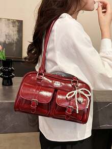 This Fashionable And Classic Solid Color Waterproof PU Material Clown Bag Features A Letter Graphic Design, With Multiple Pockets, A Shell Shape, And Dual Handles. It Can Be Carried As A Shoulder Bag Or Underarm Bag, And Comes With A Pendant Decoration. The Interior Can Hold Daily Necessities Like Lipstick, Keys, And Cosmetics. It Is Very Suitable For Travel, Shopping, Work, Parties, Dates, And New Year Celebrations. This Is A Retro Japanese Street Style Bag For Women. - 紅色 - 查看 3