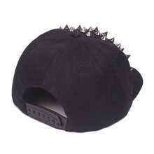 Edgy Spike Studded Hip Hop Cap With Flat Brim, A Unisex Streetwear Snapback Featuring Metal Stud Detailing & Adjustable Fit, Available In Black/Blue/Khaki/Off-White, Perfect For Daily Wear, Hip Hop Dance & Street Style. - 黑色 - 查看 4