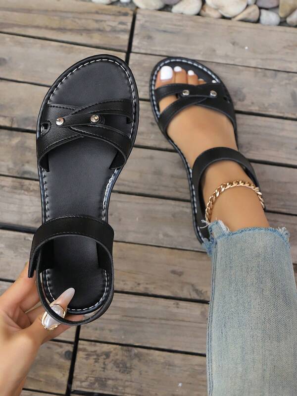 Sandales plates confortables pour femmes, été, boucle et boucle croisées noires avec rivets, cadeau pour fête/anniversaire, extérieur