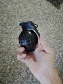1个黑色塑料手榴弹模型（无灯光） - 恶作剧道具、角色扮演装备、战术训练及户外游戏玩具、军事爱好者收藏品、男士派对惊喜礼物、独特个性化生日节日礼物、时尚周边、创意趣味流行玩具 - 黑色 - 查看 6