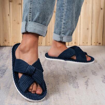 Dép vải trơn màu, kiểu đan chéo đơn giản, thích hợp cho mùa xuân, hè và thu.