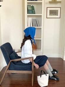 1条纯羊毛三角围巾，用途广泛，保暖性极佳，适合冬季佩戴，可作头饰或时尚多功能礼品。 - 彩色 - 查看 7