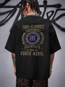 Elaborado emblema dorado con el escudo del Cruz Azul y la frase Todos los hombres de buen gusto se llevan al Cruz Azul proclamando lealtad y pasión por el club de fútbol mexicano este gráfico celebra el orgullo del aficionado camiseta de hombre 220g. - Negro - Ver 7