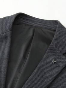Tucano Bộ vest công sở nam dáng ôm, kẻ sọc, có lớp lót, cổ bẻ, thiết kế một hàng khuy, dáng ôm, phù hợp cho các cuộc họp văn phòng, đi làm, cũng là một món đồ thiết yếu cho trang phục công sở thường ngày. - Xám - Xem 11