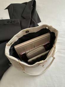 草编链条手提包，鹿形吊坠编织包，大容量单肩包，充满度假风情 - 白色 - 查看 7