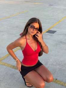 Top corto ajustado de cuello en V y escote halter, sexy para el verano - Rojo - Ver 1