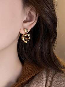 1 Pair Retro Elegant Luxury Geometric Tiger Eye Heart Shaped Unique Design Earrings, Suitable For Women's Daily, Commute, Festival, Party Wear - Yellow Gold - View 4