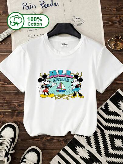  Disney Ladies' Casual Daily, 100% Cotton Short-Sleeve T-Shirt, Featuring A Pattern Print Of Mickey And His Girlfriend Standing By The Rope In A Sailing Scene, Suitable For Daily Outings, Beach Vacations, Disney Park Visits, And Dating. Mickey And Small Sailboat Pattern Printed T-Shirt