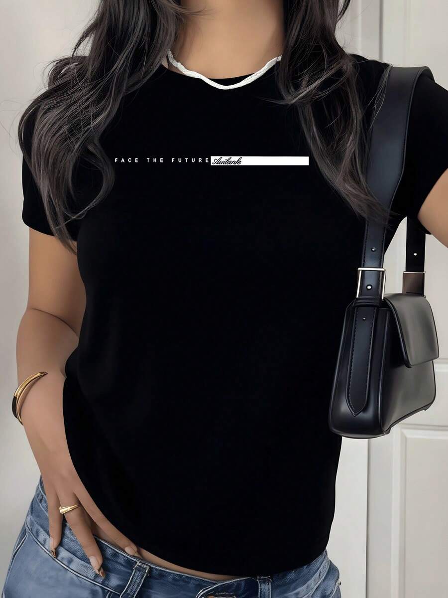 Mensaje que inspira confianza y energía con la frase face the future reflejando una visión moderna y optimista ideal para mujeres seguras camiseta de mujer casual 220g cómoda para uso diario - Negro - Ver 1