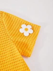 2pcs/Set Girls' Summer Outfit, Made Of Yellow Waffle Knit Fabric, Round Neck Short Sleeve T-Shirt With 3D Crochet Decor, Suitable For Spring And Summer Wear - Yellow - View 8