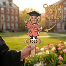 Foto personalizada de caricatura de graduación 2026, abanico de foto de graduación de dibujos animados personalizado, palo de foto de graduación con texto personalizado, soporte de foto de chibi de graduación personalizado, acrílico, mango de madera, impresión de caricatura personalizada, resistente, graduados de escuela secundaria, graduados universitarios - Una pieza - Ver 11