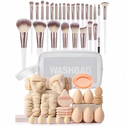 Bộ cọ trang điểm 50 món bao gồm cọ tán phấn mắt, cọ kẻ lông mày, cọ nền, cọ phấn phủ, cọ má hồng, cọ che khuyết điểm, cọ highlight, được làm từ sợi tổng hợp siêu mềm, thích hợp cho trang điểm mặt hàng ngày.