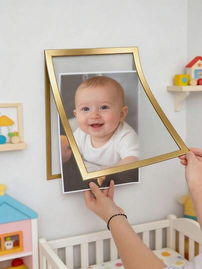 1个现代壁挂式相框 - 自粘式便携式塑料展示框，适用于婴儿房、卧室、儿童房装饰，可展示照片和文件，竖向设计，哑光金色，带夹子 | 简约装饰 | 自粘式相框，磁性相框