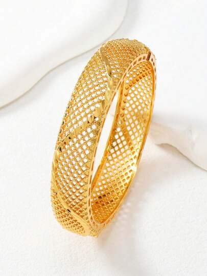 1件装夏季中东镂空波浪纹宽手镯，中东和非洲婚礼配饰