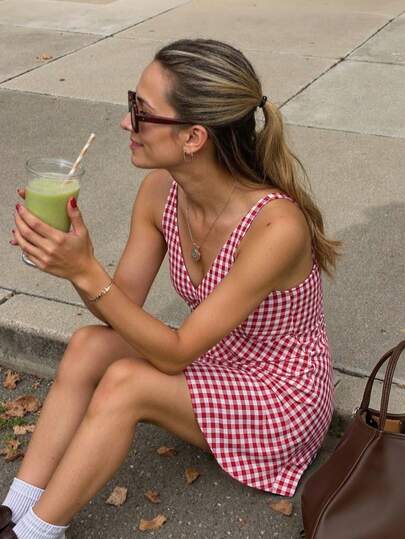 Robe mini à col carré sans manches HoloChill à carreaux rouges, en tissu court et tissé, robe d'été sexy et à la mode, robe de soirée élégante, robe de plage, robe d'invitée de mariage, robe d'anniversaire, robe décontractée