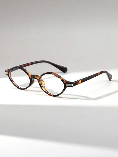 一副女士几何小框百搭街头风无度数眼镜，适合日常穿搭配饰