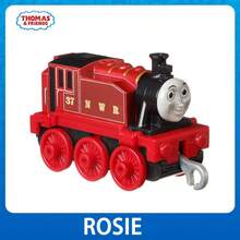 Mattel Mattel 1件托马斯和朋友金属合金玩具火车套装 - 戈登、爱德华、艾米丽推拉式火车头及车厢，珀西、托比、哈罗德金属系列推拉式玩具火车，适合3岁及以上儿童，托马斯小火车卡通动画儿童节、圣诞节礼物 - 彩色 - 查看 40