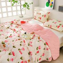 1pc Skin-Friendly Minimalist Plaid + Floral Quilted Wide-Edge Summer Quilt, Soft & Fine, Moisture-Wicking & Breathable, Minimalist & Elegant, Fashion Air Conditioning Quilt, Lightweight & Breathable Summer Quilt - Sweetness - View 5