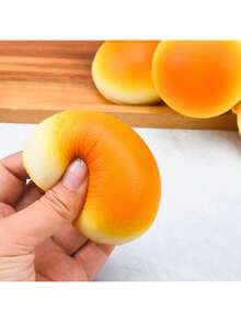 柔软可捏的面包造型玩具，采用逼真柔软的慢回弹PU材质制成，是一款减压挤压球，也是一款感官玩具。法棍面包造型的熊头减压玩具，柔软的减压球，可作为手持桌面玩具，缓解焦虑，适合教室、户外和办公室使用，也可作为桌面装饰、课堂奖励、派对礼物和节日礼品。 - 彩色 - 查看 9