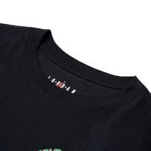 Nike Áo thun nam NC PIZZA GFX SS CREW, áo thun tay ngắn mềm mại, thoải mái, thích hợp mặc hàng ngày. - Đen/Đỏ hồng ngoại 23 - Xem 3