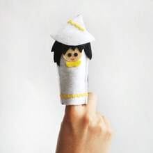 juguetes de textil para niño, títere de dedo. Mago de Oz contiene 7 personajes y cartera de plastico para guardar al Leon, Espanta pajaros, Hombre de lata, Mago, Dorothy y la Bruja del Este y del Oeste en un mismo títere. Elaborados en fieltro con aplicaciones de fieltro para caracterizar a los personajes. - Amarillo - Ver 3