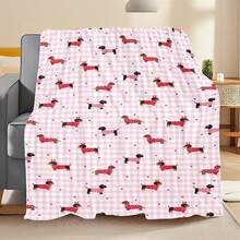 1件腊肠犬图案法兰绒毯，采用柔软的法兰绒面料，数码印花工艺，是馈赠亲朋好友的理想礼物。适用于客厅沙发、卧室床铺、浴室等各种场合。 - 彩色 - 查看 1