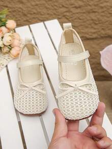Girls' Hollow Round Toe Flats, Slip-On Style, Floral Pattern Ballet Flats, Comfortable Lace Flats - Beige - View 1
