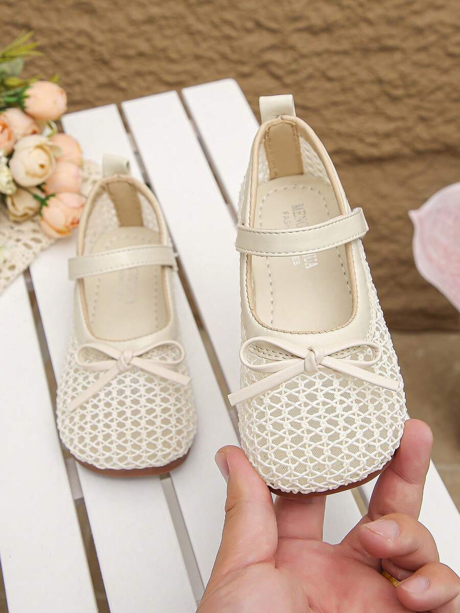 Girls' Hollow Round Toe Flats, Slip-On Style, Floral Pattern Ballet Flats, Comfortable Lace Flats - Beige - View 1