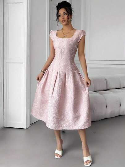 优雅粉色提花中长连衣裙，方领设计，A字褶裥裙摆，短袖，是正式晚宴的完美之选。