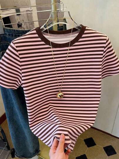 Klassisch gestreifter rosa-brauner Y2K vielseitiger eleganter Sommer Outfit für Frauen, Urlaubsoutfit, Strandoutfit für Frauen, Damen Lässig Rundhals Kurzarm einfaches T-Shirt
