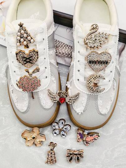 6 pezzi di decorazioni per lacci di scarpe da donna, con ali di farfalla, cigno, strass luccicanti in ABS, fiori ballerina rimovibili, fiocchi a forma di cuore dorati, adatti per scarpe con lacci, ideali come accessori per Natale, Ognissanti, San Valentino, compleanni e feste (scarpe non incluse)