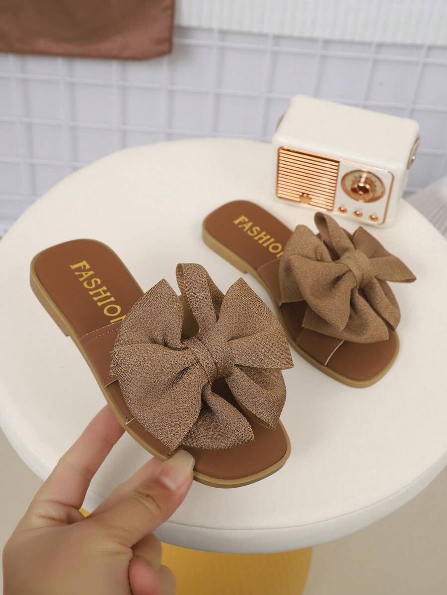 Children's Fashionable Summer Outdoor Flat Square Toe Sandals Beach Shoes, New Design Girls Shoes With Charm