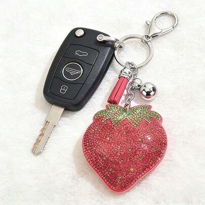 Chaveiro criativo com pingente de morango e borla, chaveiro de pelúcia coreano moderno com strass, chaveiro para carro, presente.