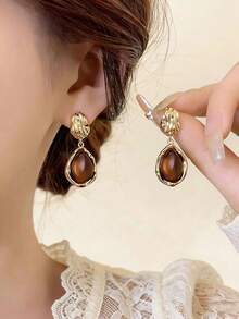 1 paire de boucles d'oreilles élégantes en résine en forme de larme, style français vintage de luxe léger, convient pour le port quotidien, les fêtes, les cadeaux (le motif du matériau, l'angle et la couleur diffèrent de manière aléatoire) - Doré - Voir 4