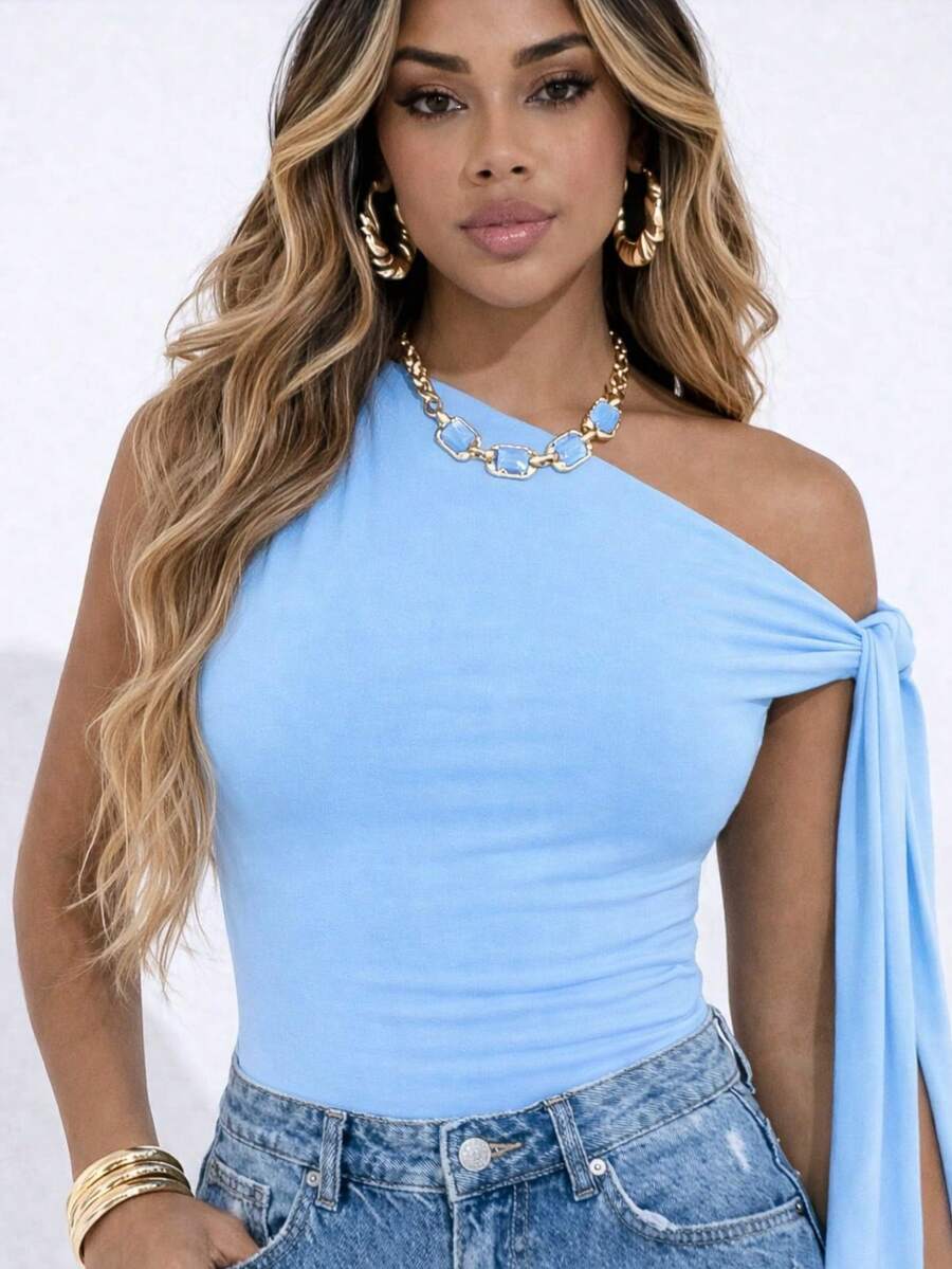 Women's One-Shoulder Blouse In Suplex Fabric, Single Strap, Side Tie, Knot Detail, Asymmetrical Blouse, Fits Sizes 36 To 40 (Brazilian Sizes), One Size Fits P And M (Brazilian Sizes), High Elasticity, Not See-Through, Perfect For Night Out, Summer, Casual, Chic, International Fashion, Urban Style, Versatile Piece, Fitted, Comfortable - 淺藍色 - 查看 1