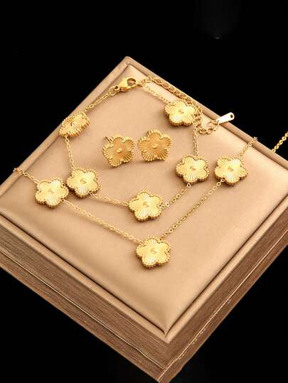 RAYQUEEN Conjunto de joyería de acero inoxidable con colgante, pulsera y aretes con tono dorado de trébol, versátil y adecuado para regalos
