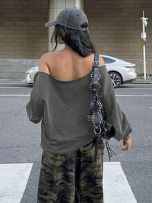 Oversized Off-The-Shoulder Black Sweatshirt With Faded Pink Palm Tree "" Graphic, Raw Edge Neckline, Street Style Fashion Top For Young East Asian Women, Matches High-Waisted Camo Cargo Pants, Perfect For Urban Streetwear Daily Wear - 灰色 - 查看 6