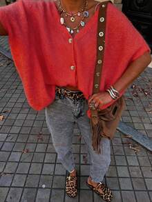 FOR BEAUTY 春夏新款纯色V领纽扣短袖宽松针织开衫，女士休闲度假装扮，落肩毛衣上衣，适合日常休闲、工作通勤、外出、度假、约会等场合。 - 火焰紅 - 查看 4