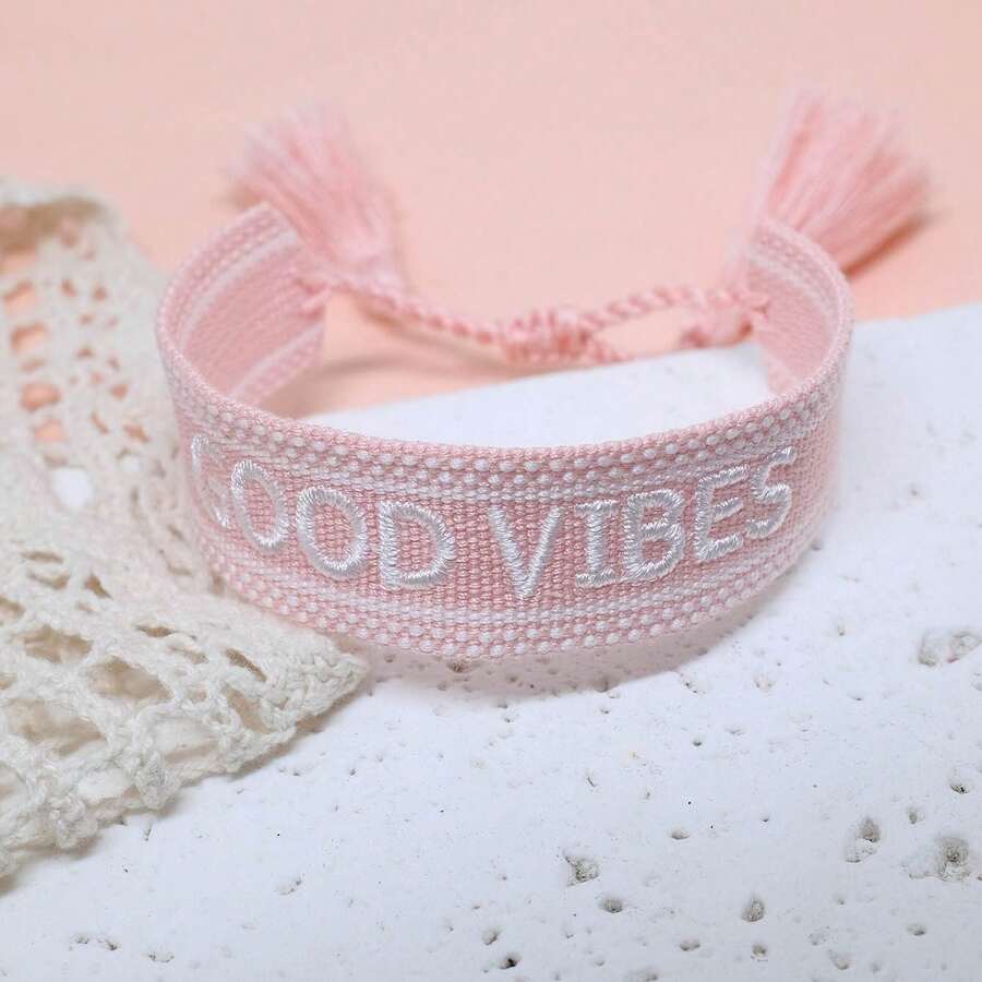 1件刺繡字母波希米亞風手工編織友誼手鍊，適合家人好友的節日禮物，派對祝福手鍊 - 淺粉色 - 查看 1