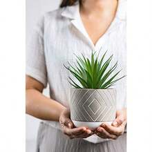 Kurrajong Farmhouse - Planta de computadora Plantas artificiales pequeñas de 8 pulgadas en macetas Maceta de cemento hecha a mano con pequeña planta falsa Plantas decorativas para oficina baño - Maceta de hormign gris y blanco clido con arbusto artificial verde - Ver 4