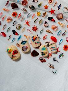 1张海洋主题美甲贴纸，包含贝壳、海星、热带鱼、章鱼和其他海洋生物，适合打造夏日、海滩、清新或度假风美甲，是日常穿搭、约会、派对、海滩旅行的理想之选，尤其吸引热爱自然和海岛风情的年轻人。 - 彩色 - 查看 4