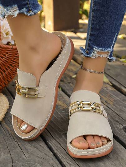 Sandal đế cao dành cho nữ đi biển