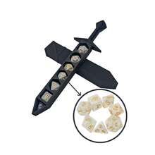 7颗多面骰子，配3D打印ABS树脂剑形收纳盒，专为D&D玩家设计，适用于《龙与地下城》桌面角色扮演游戏（TTRPG、RPG）或其他棋盘游戏，是夏日夜晚派对、露营必备佳品，也是送给男士、男友、兄弟、朋友的理想礼物，更是送给青少年的趣味礼物。 - 彩色 - 查看 13