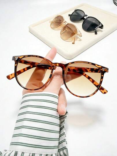 1 Cặp kính mắt mèo thời trang gọng đồi mồi cổ điển, giúp tăng thêm vẻ cuốn hút, phù hợp cho sinh hoạt hàng ngày, hoạt động ngoài trời, chụp ảnh đường phố, lái xe, cắm trại.