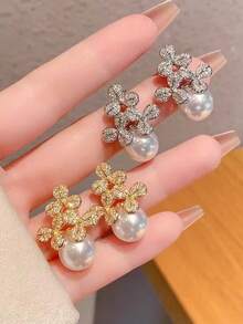 一对小众高端铜镀锆石三朵花珍珠耳环，浪漫氛围女士耳环 - 時尚耳環 - 查看 3