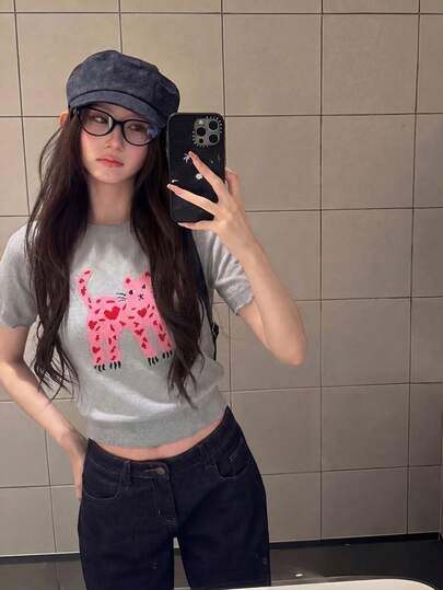Summer Grey & Pink Contrast Cat Knit T-Shirt, Relaxed Fit, Soft & Gentle, Cropped Silhouette Women Top For Vacation