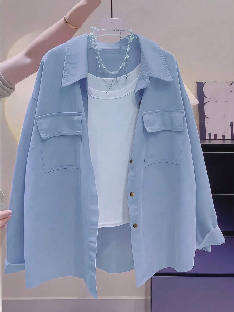 Blusa de manga larga con botones al frente y cuello, de tela tejida, de ajuste regular, en color azul claro, adecuada para uso casual en primavera - Lavado ligero - Ver 1