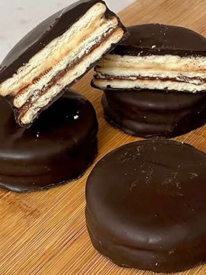 Pastelillo cubierto de chocolate con bombón 39g por unidad postre coreano